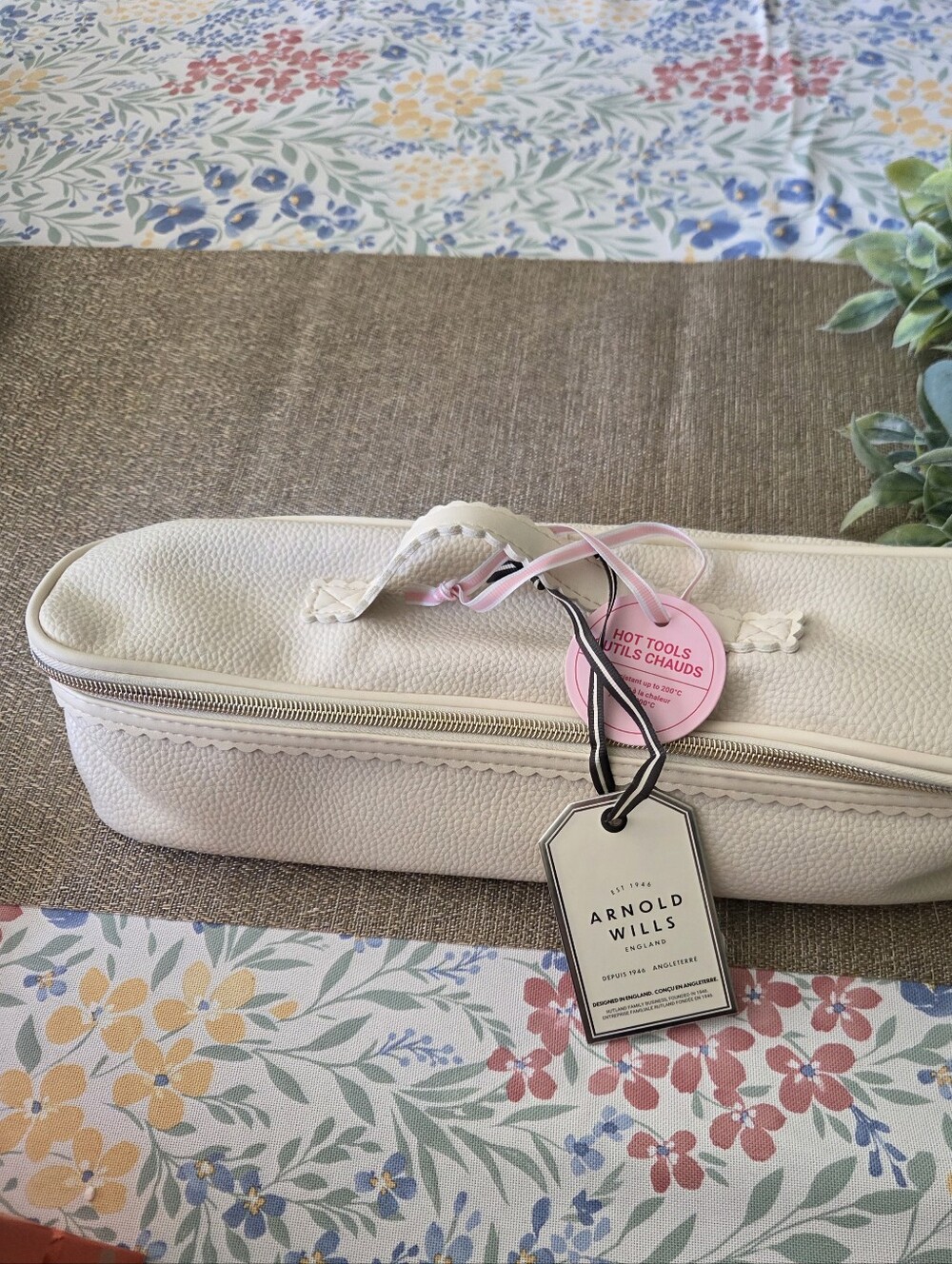 Cream Leather Travel Case - Cream - Picture 2 of 8